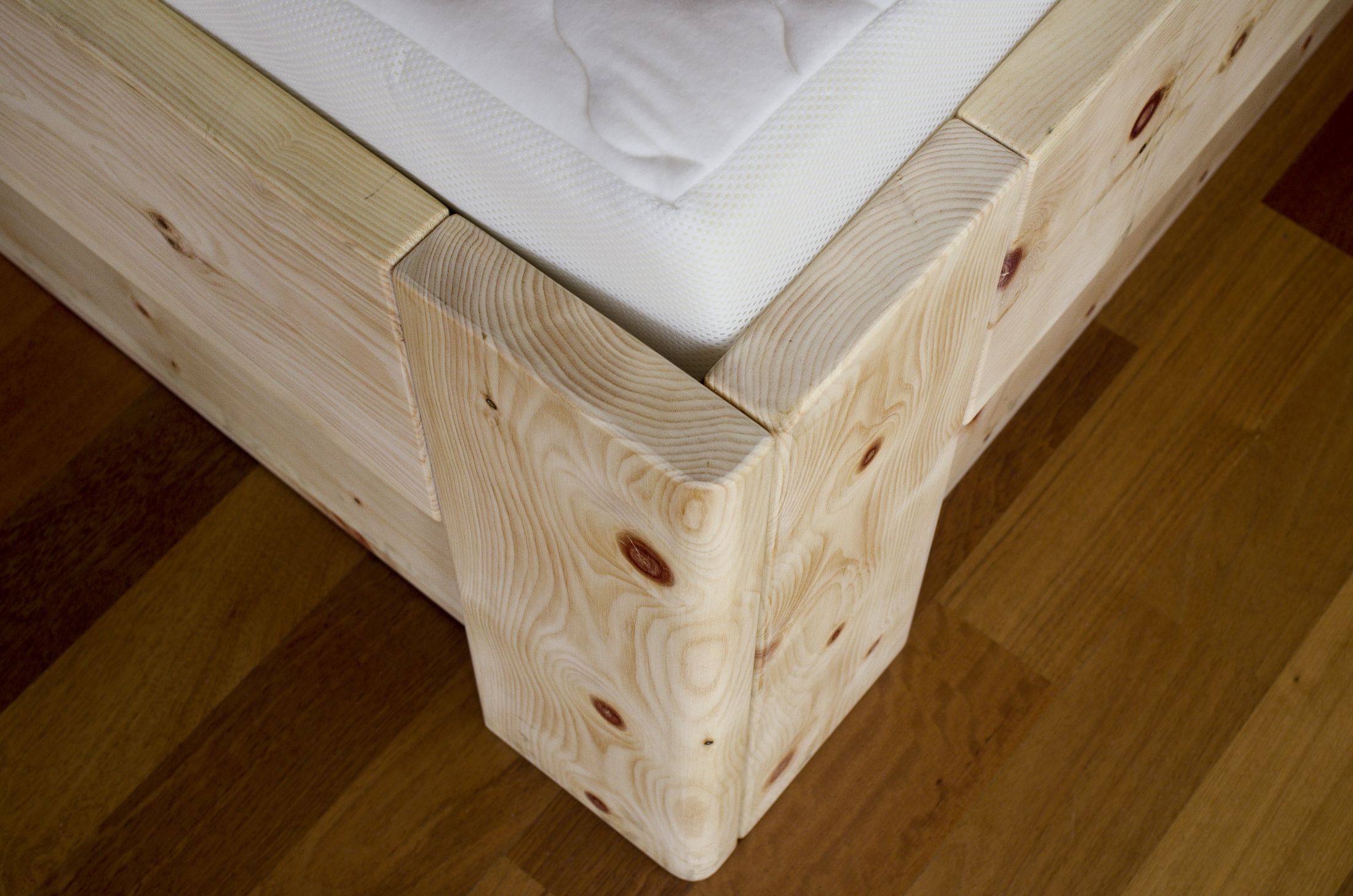 Kvalitní postel z masivního dřeva dětem vydrží na mnoho let do budoucna.