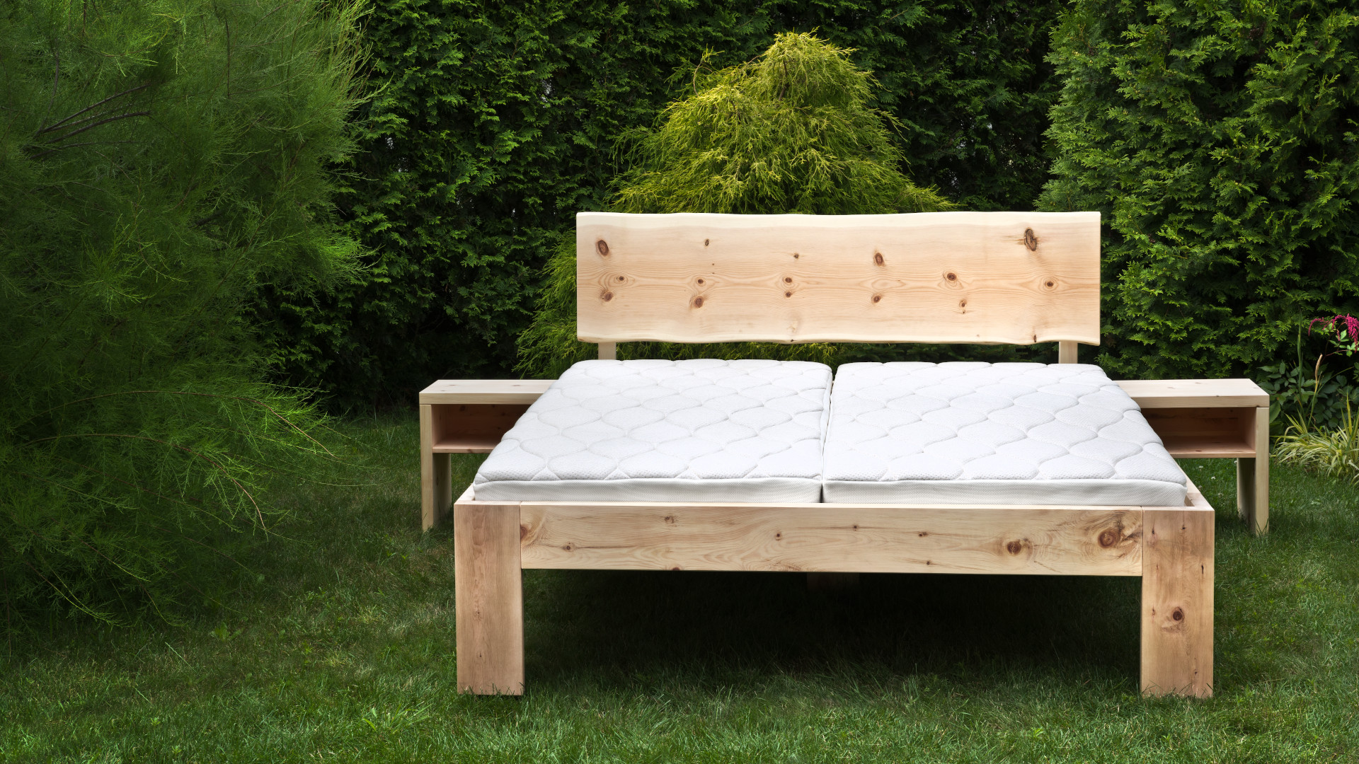 Kvalitní postel Capri z horské borovice Zirbe od jihočeské firmy Eurotest